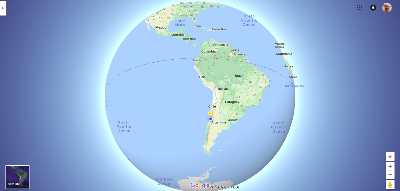 La imagen muestra la versión actual de Google Maps: el mundo como un globo.